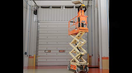 Electric scissor lift: JLG