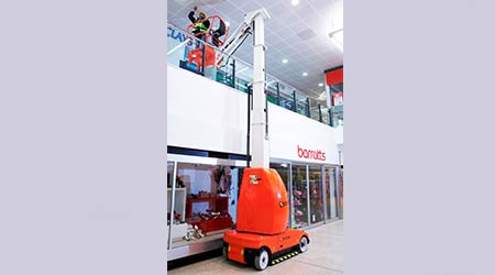 Narrow aisle mast boom lift: Snorkel